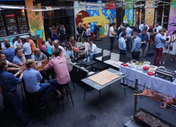 Nydelig bakgårdsgrilling i Budapest - perfekt for gruppeturen!